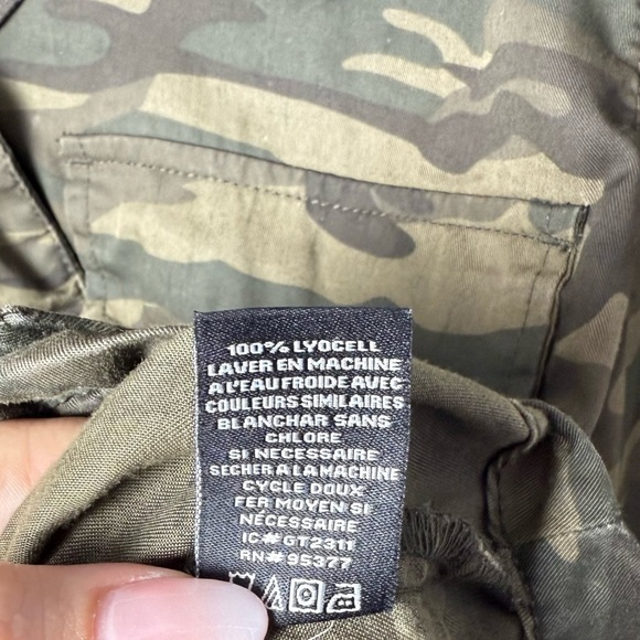 Sanctuary Women’s Camouflage Short Sleeve Button Snap Shirt with Pockets size M - Picture 5 of 11